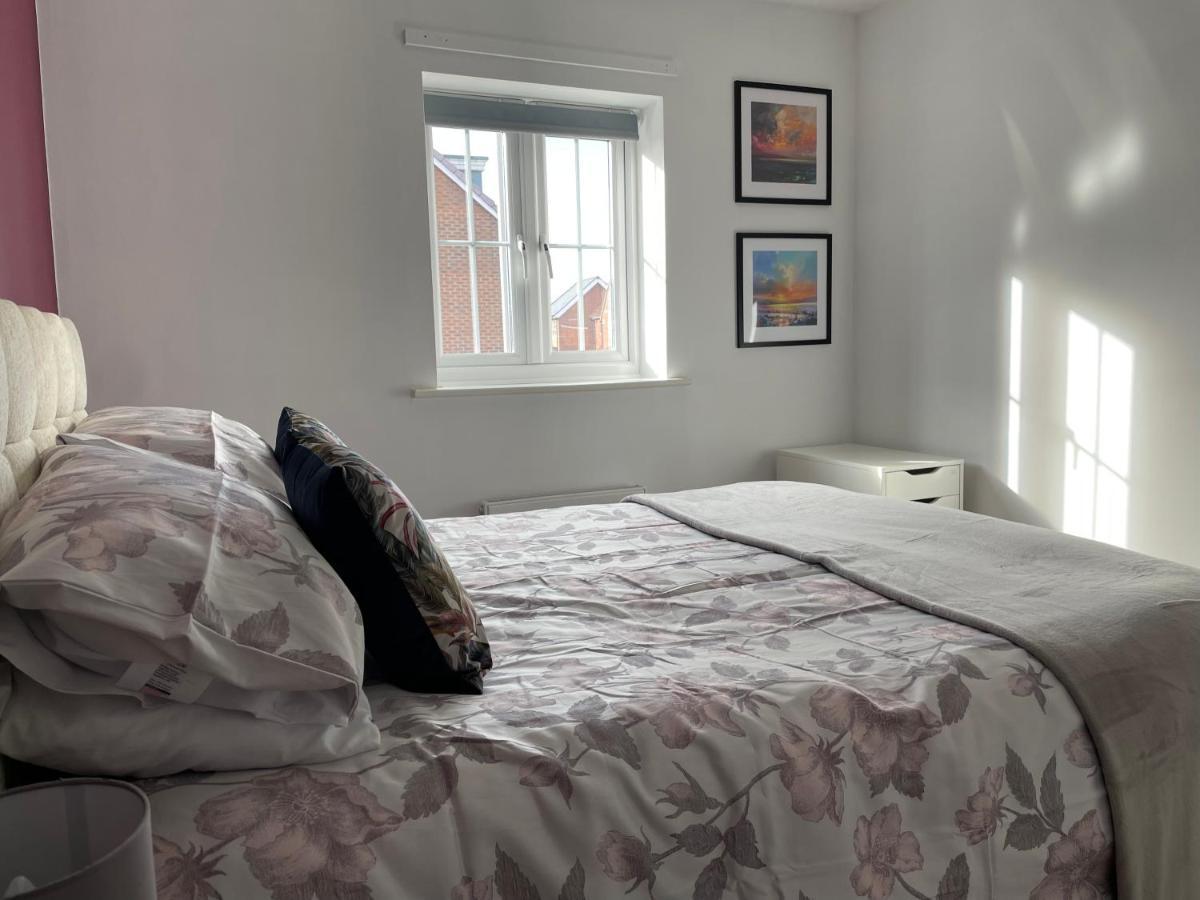 Stunning Large Detached Gloucester, 4 Beds, 3 Bedroom, 2 Bathroom Property, Nr Chelt, The Docks And Quays Sleeps 6 Exterior foto